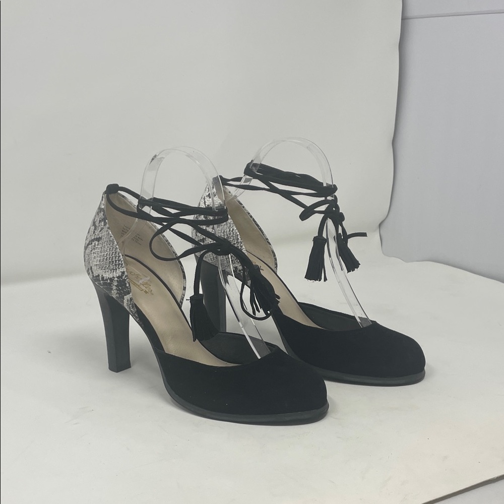 Seychelles Black Suede Like & Snakeskin Pattern Closed Toe Heeled Shoes Size 7.5